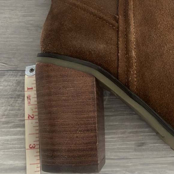 Crevo Suede Ankle Booties Size 6, 3 1/2 Inch Block Heel. - Picture 5 of 6